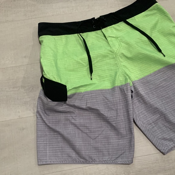 QUIKSILVER Board Shorts Bathing Suite Size 34 Grey Green - Picture 3 of 8
